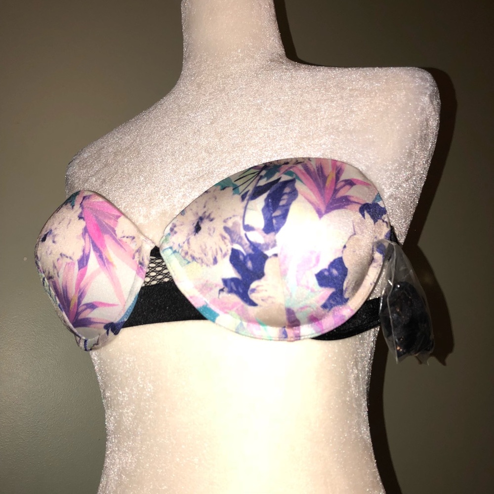❣️SOLD❣️ NWT Victoria Secret Bikini Top